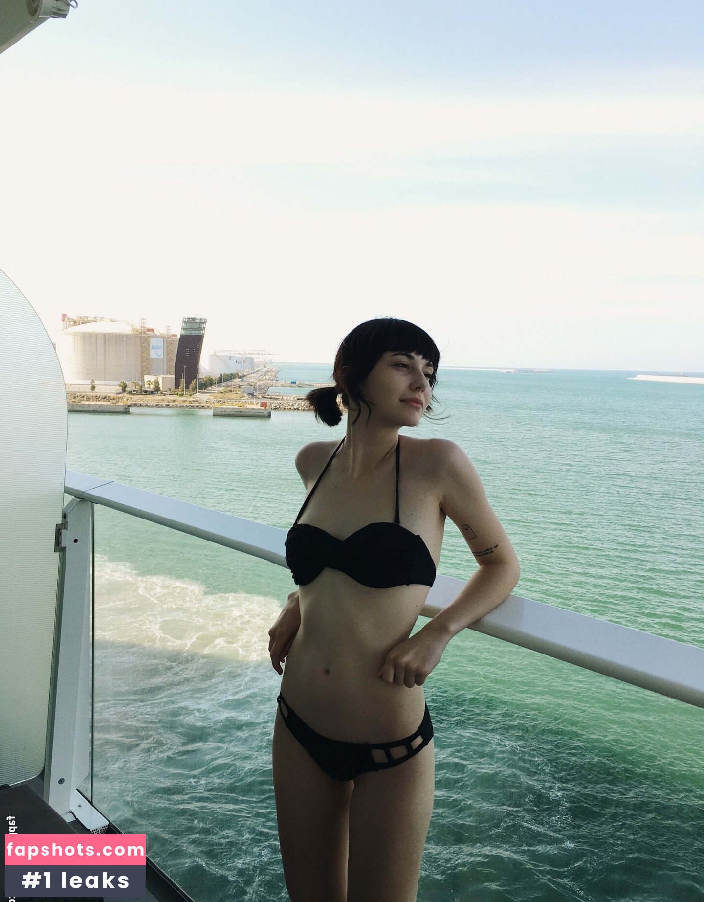 Savannah Brown gallery photo #24