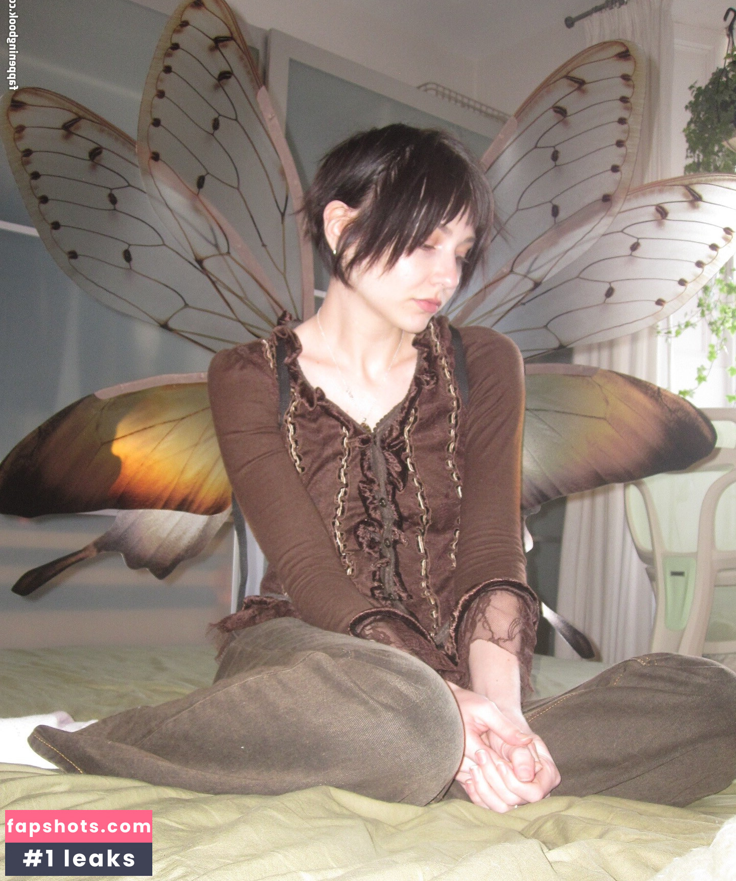 Savannah Brown gallery photo #7