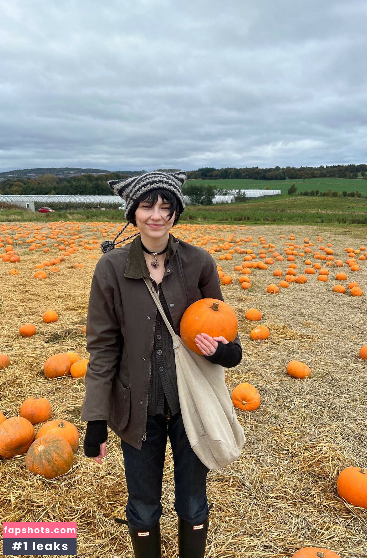 Savannah Brown gallery photo #9