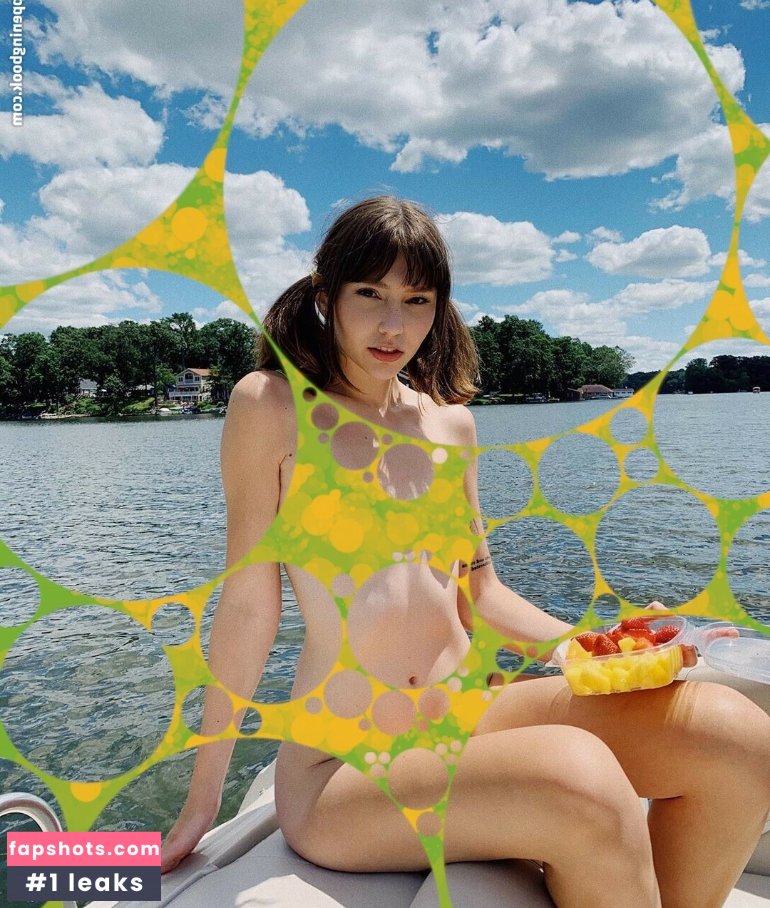 Savannah Brown nude babe gallery