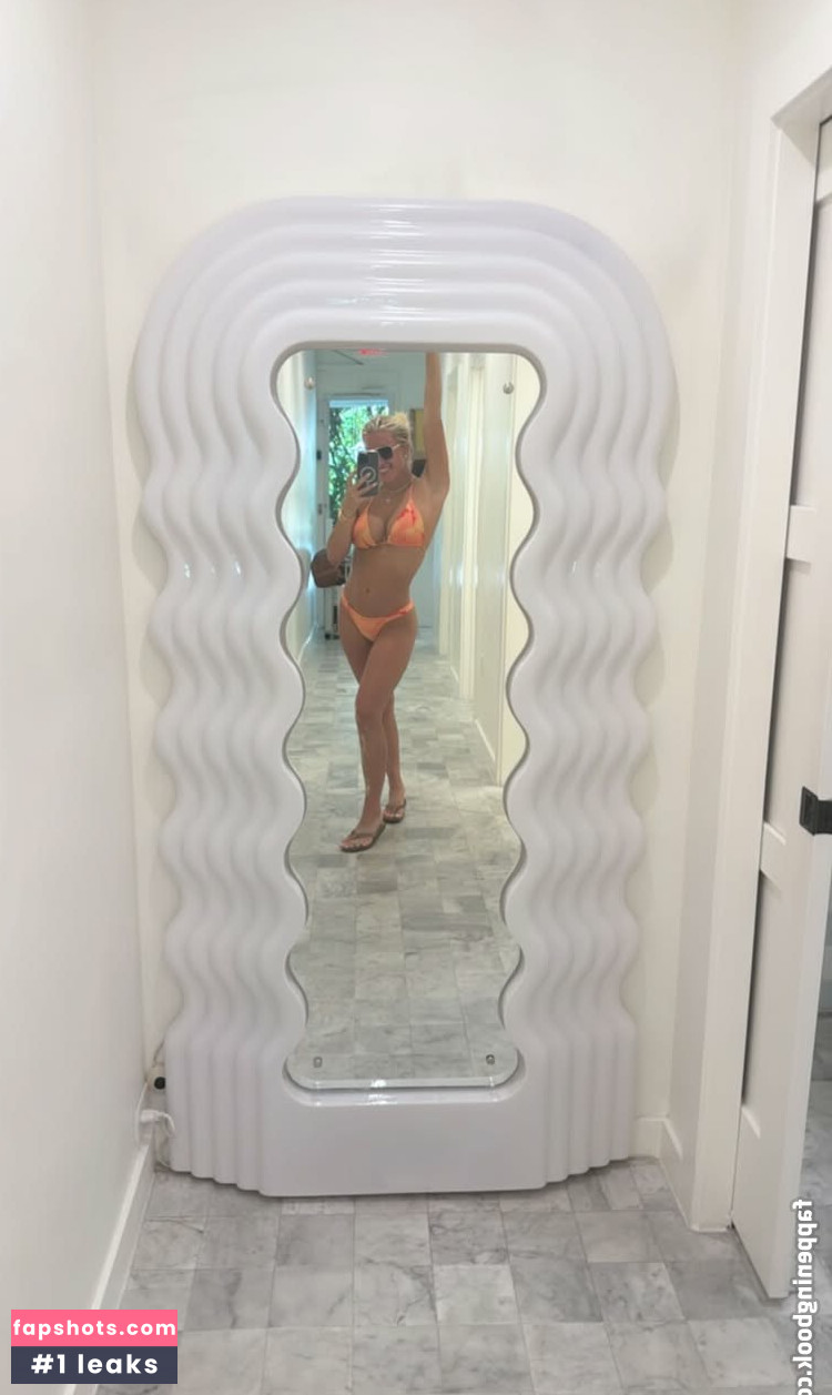 Savannah Chrisley gallery photo #2