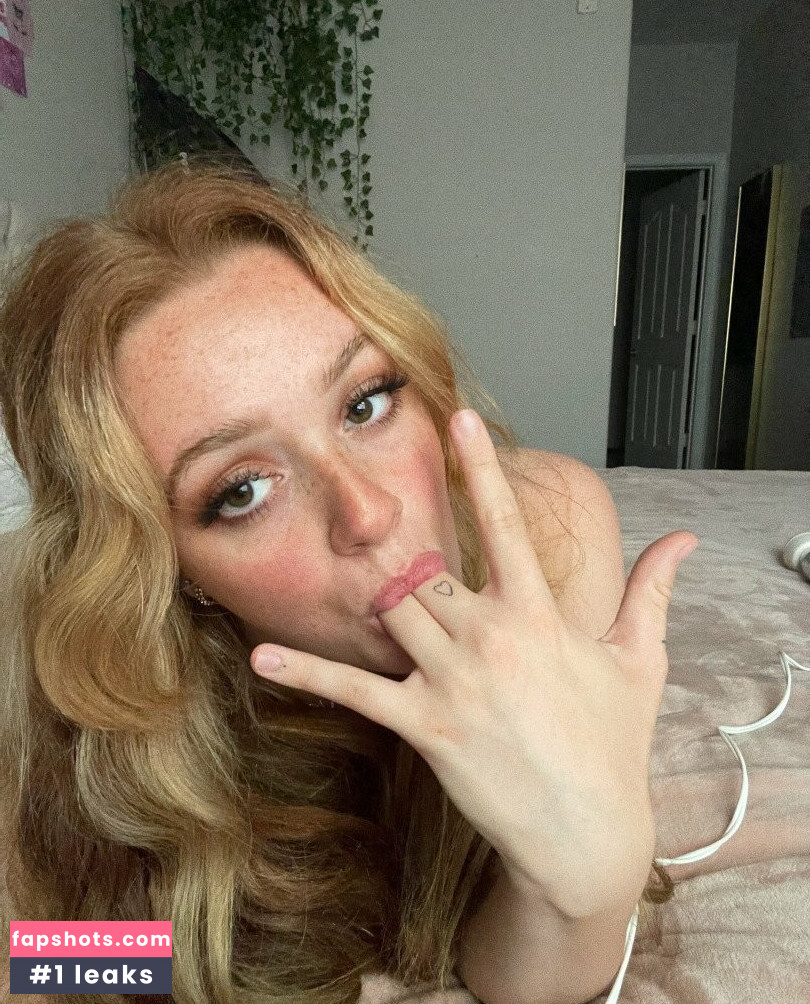 Savannah nude babe gallery