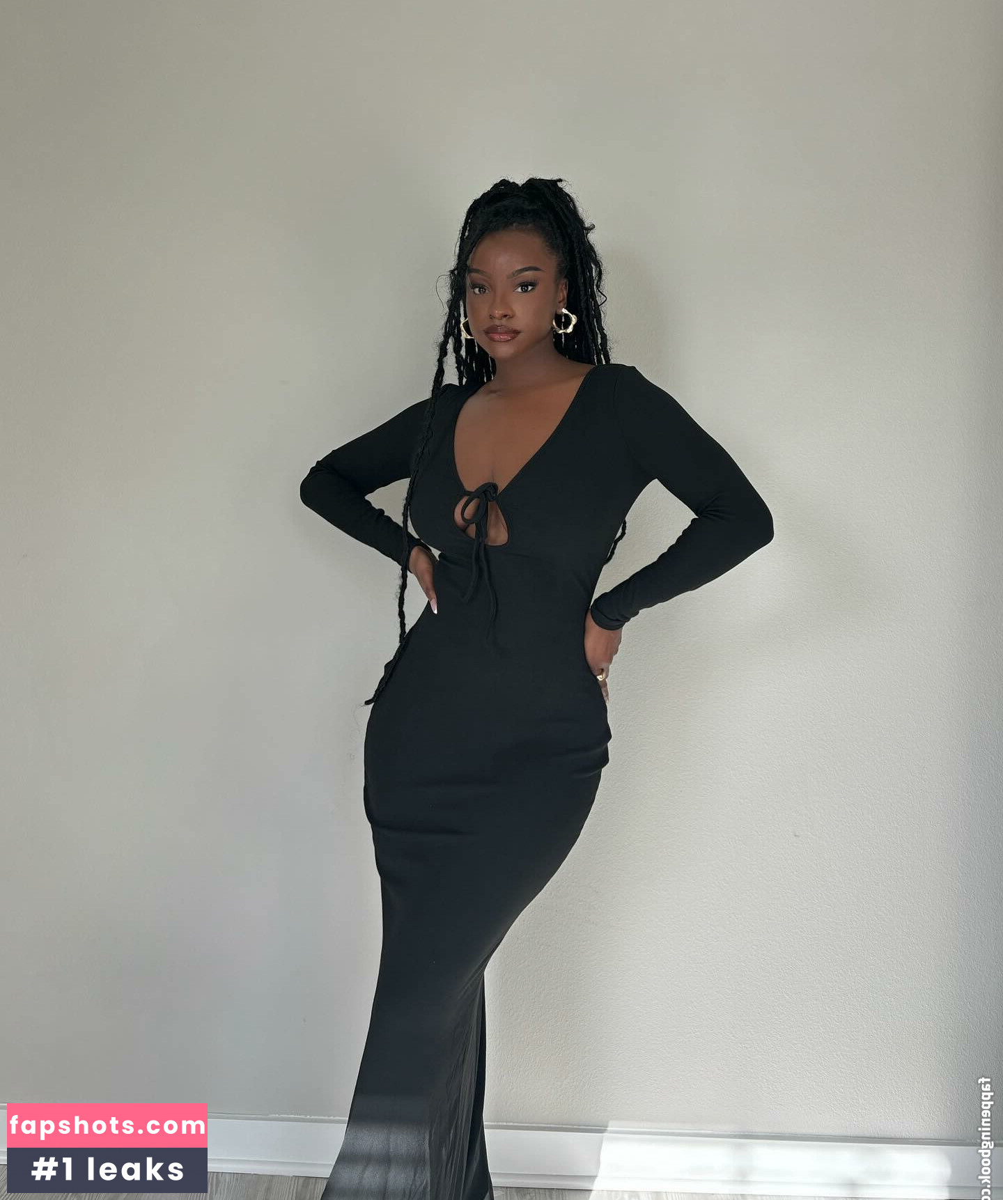 Savannah Perkins gallery photo #2