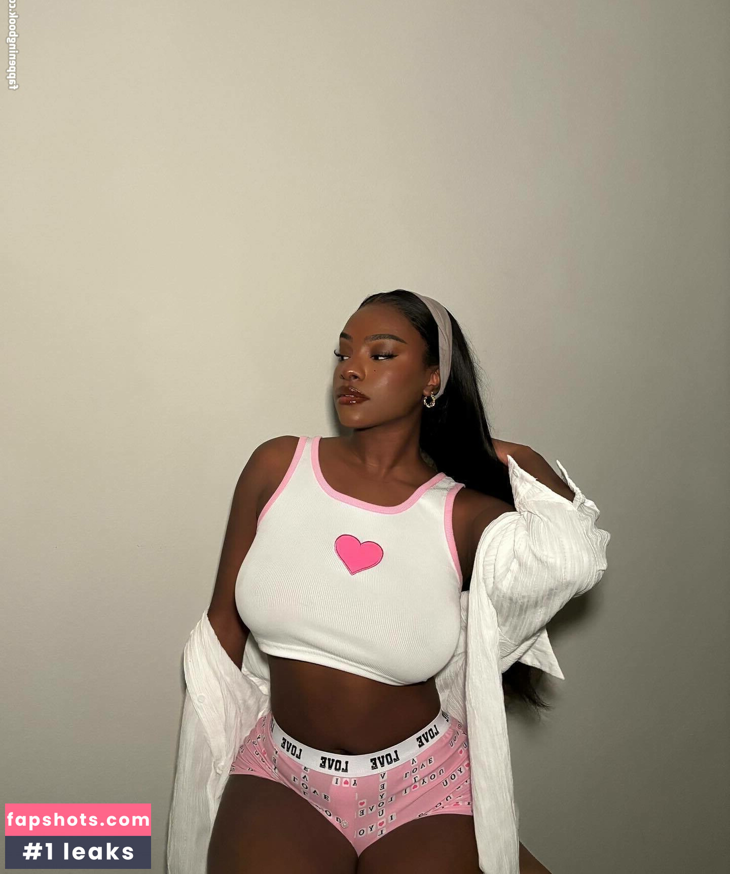 Savannah Perkins gallery photo #18