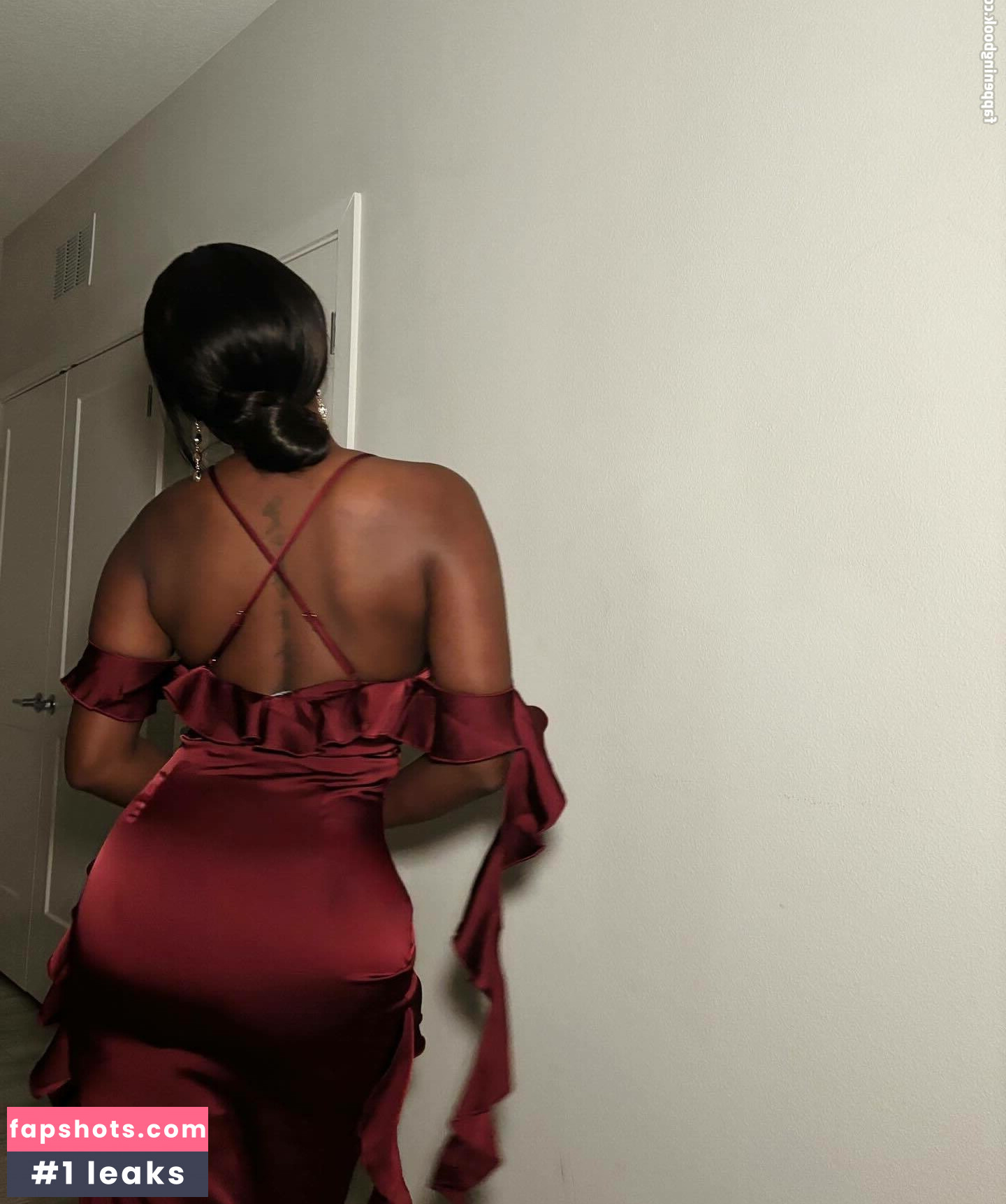 Savannah Perkins gallery photo #19