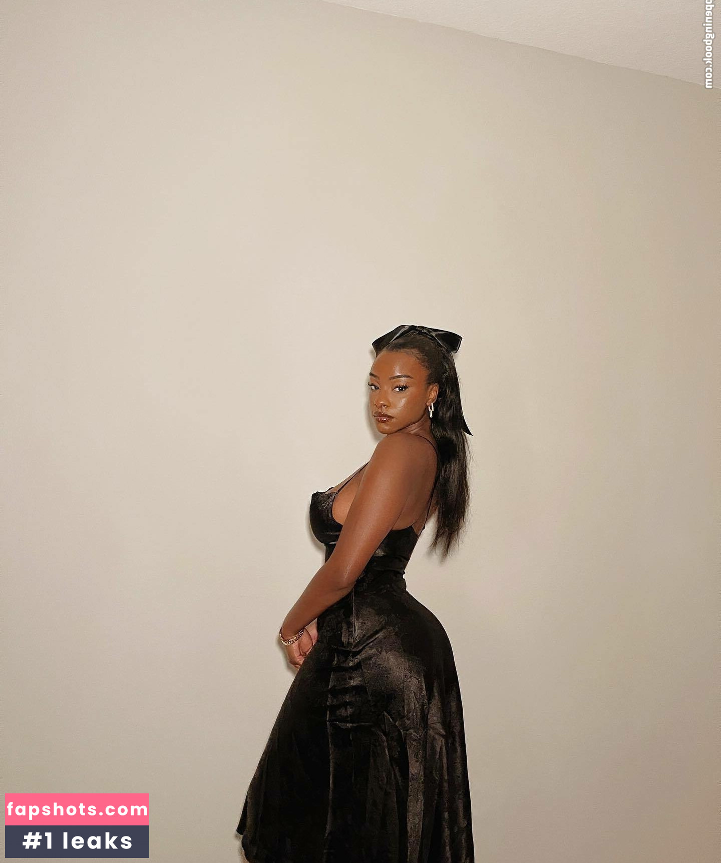 Savannah Perkins gallery photo #20