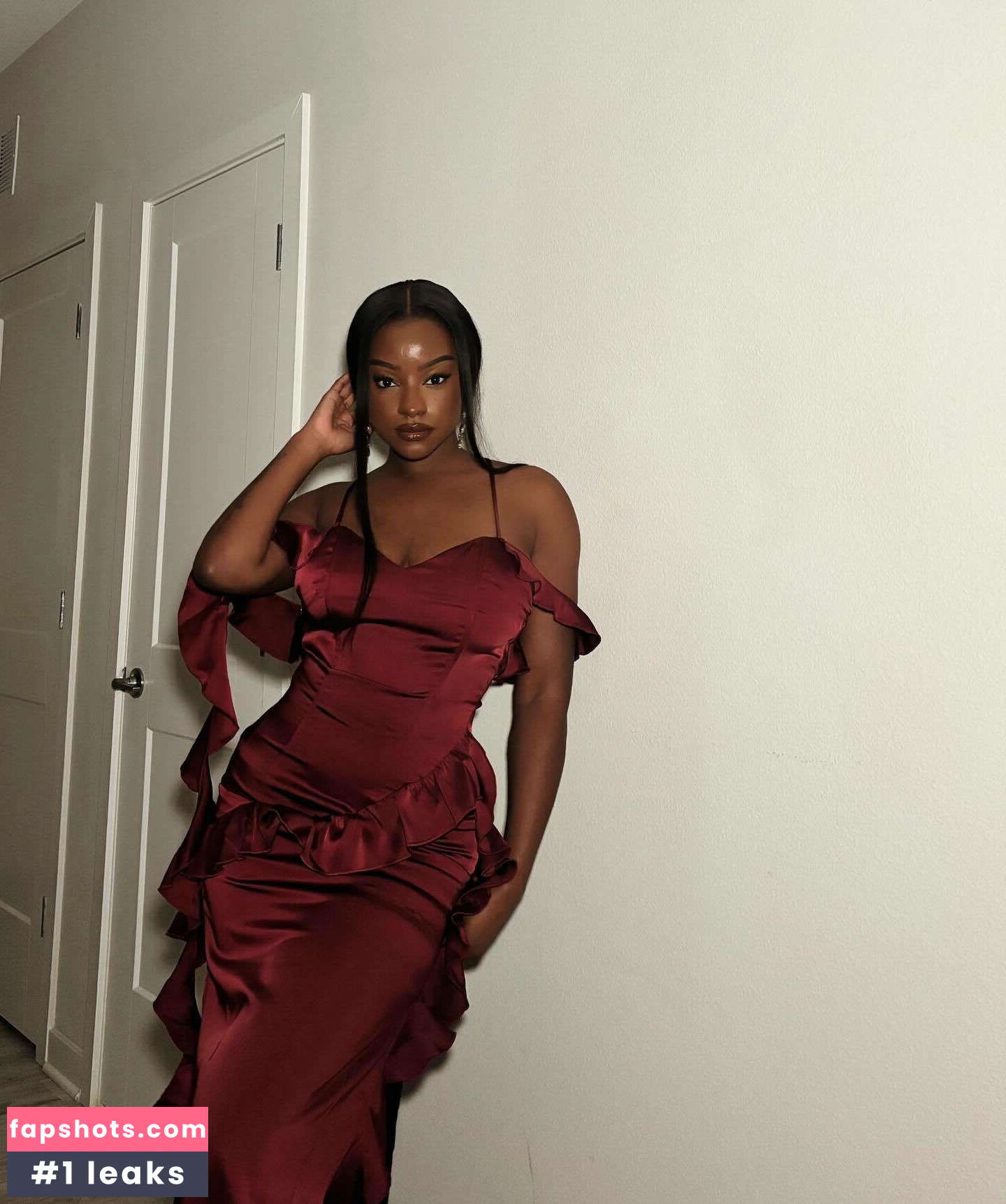 Savannah Perkins gallery photo #23