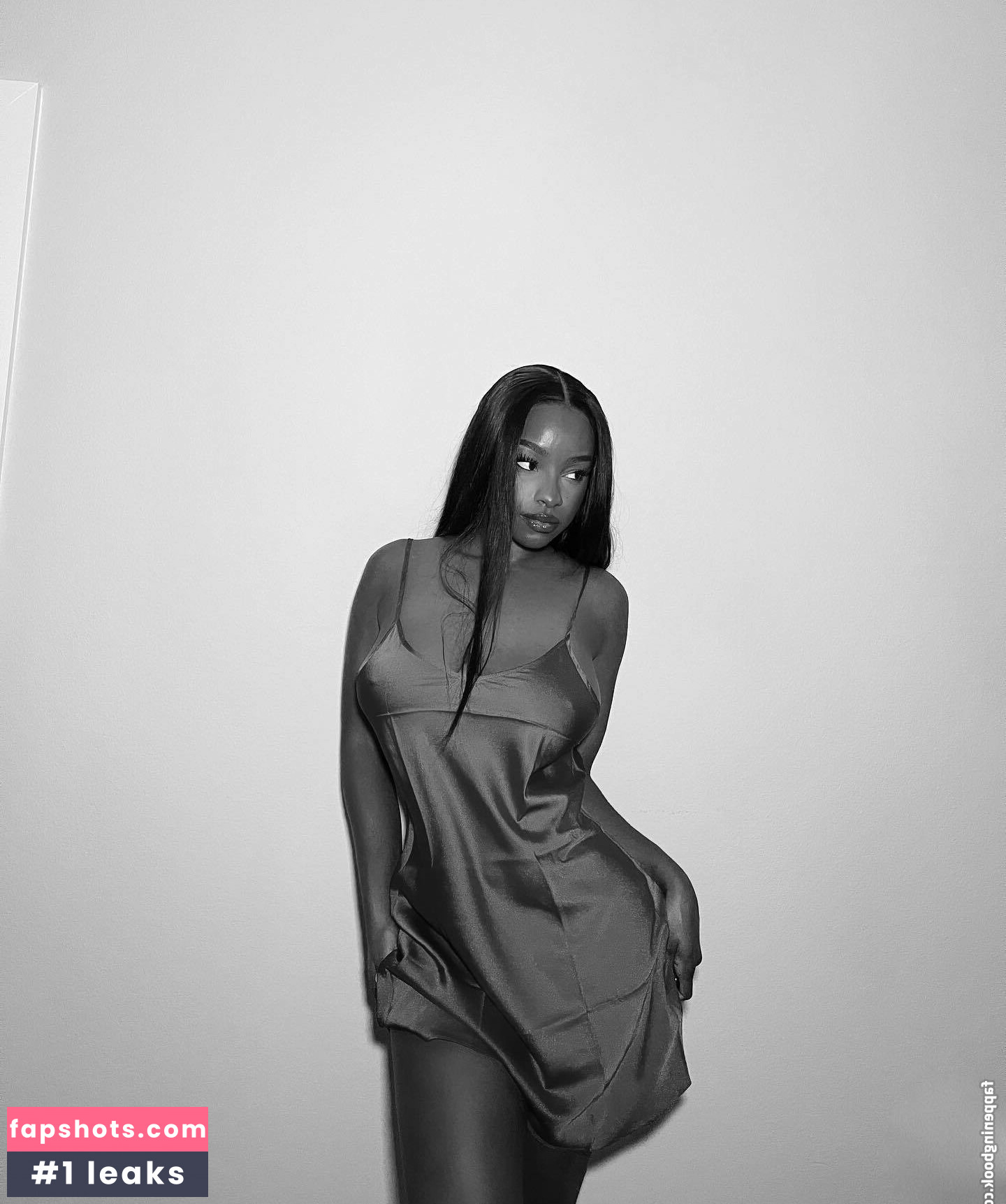 Savannah Perkins gallery photo #31