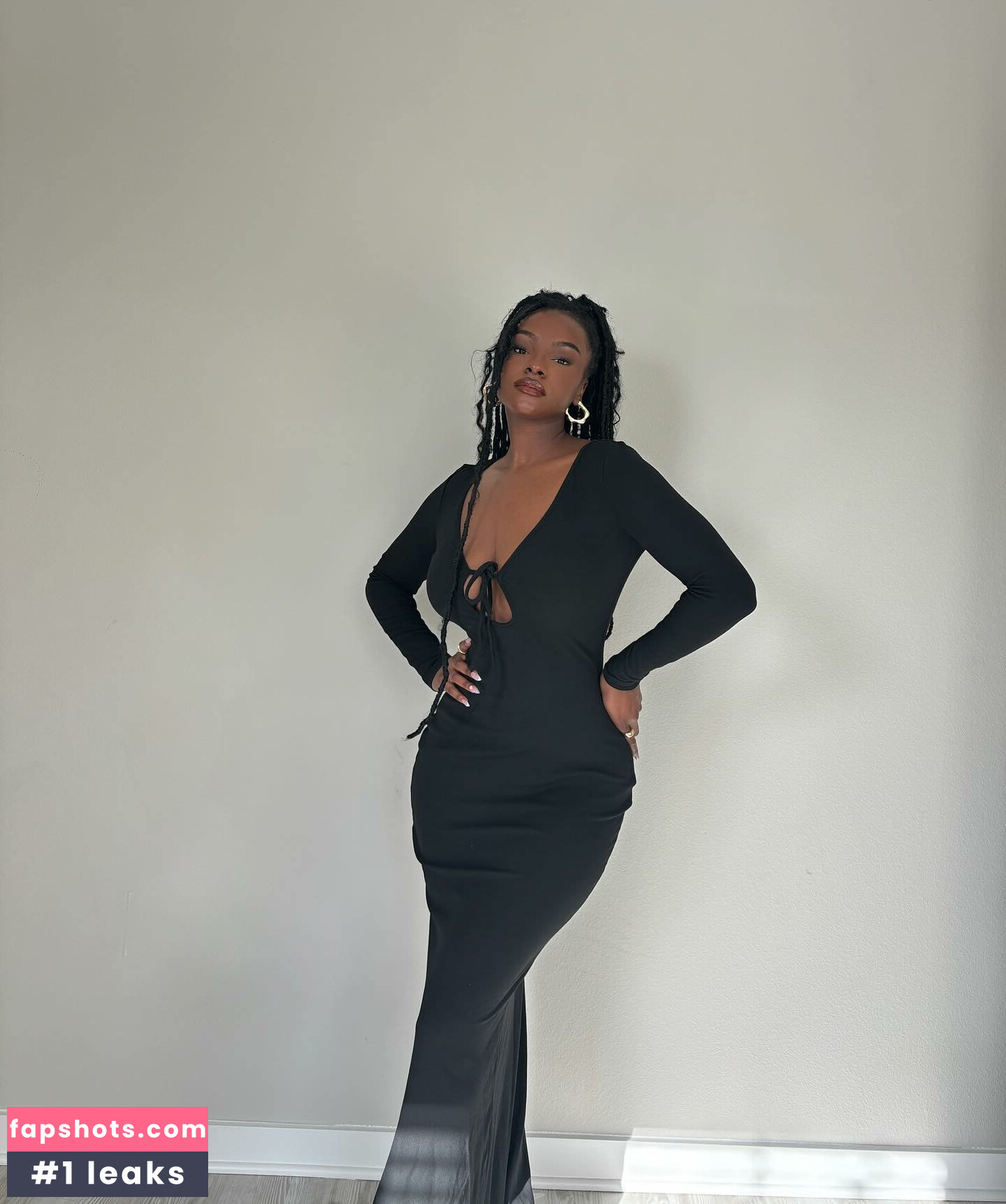 Savannah Perkins gallery photo #5