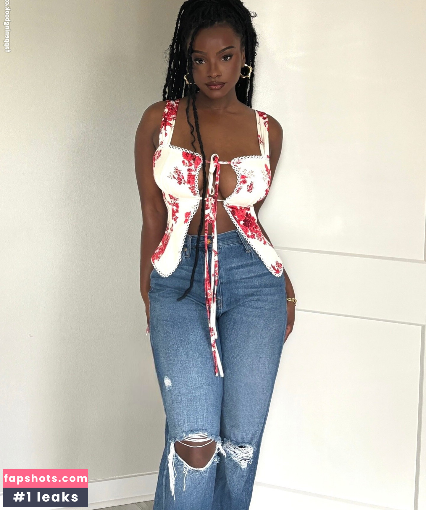 Savannah Perkins gallery photo #6