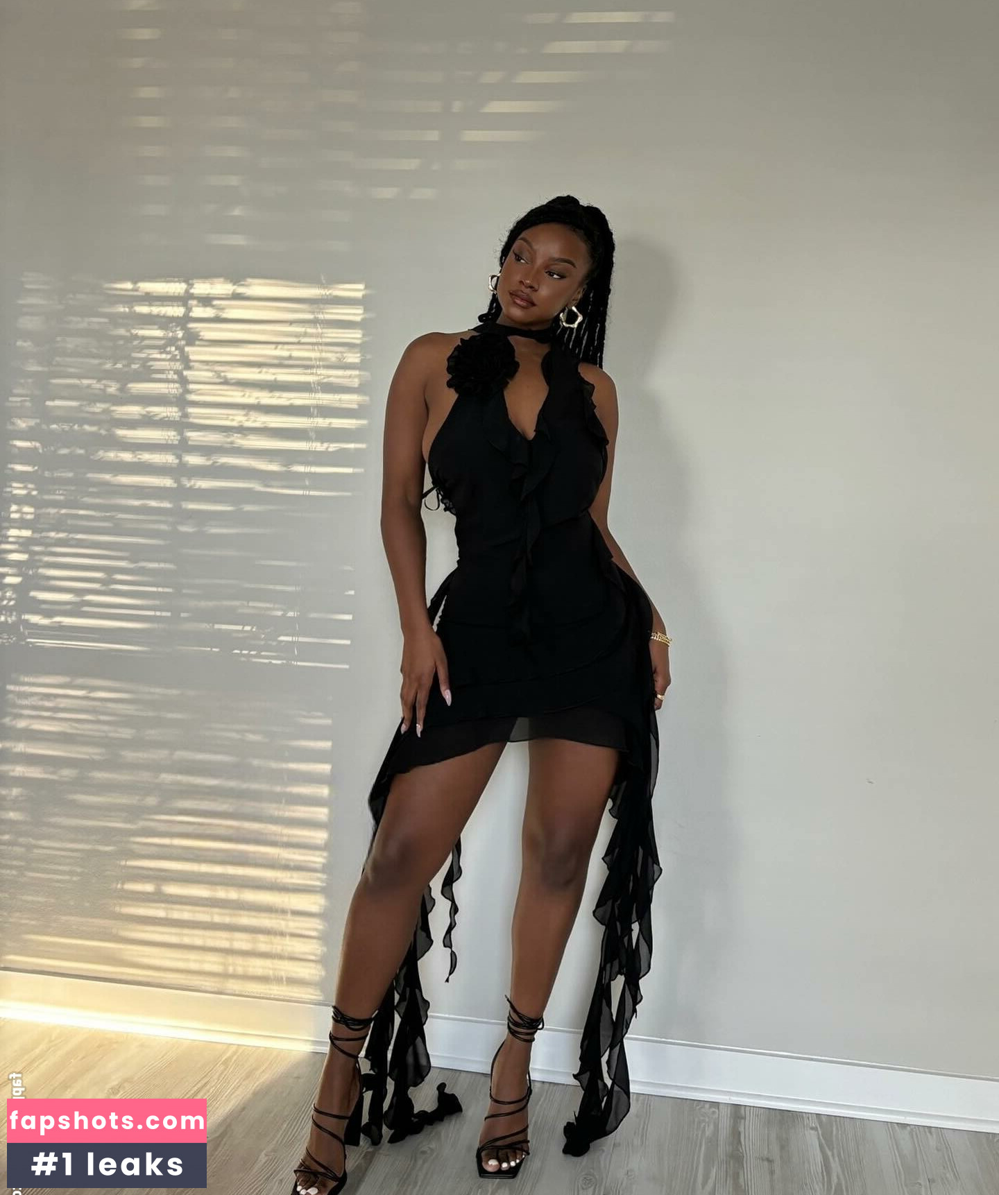 Savannah Perkins gallery photo #7