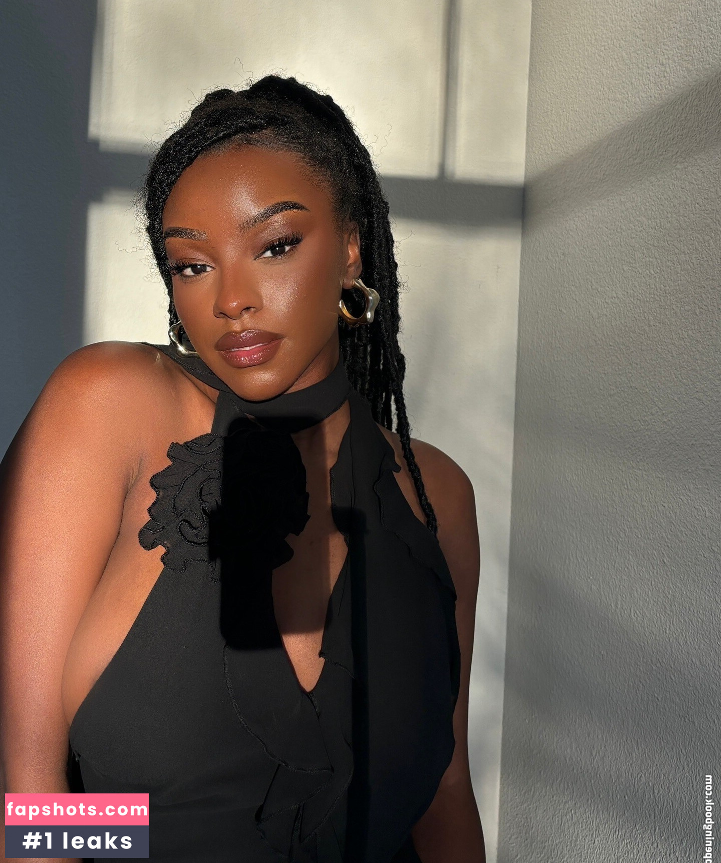 Savannah Perkins gallery photo #8