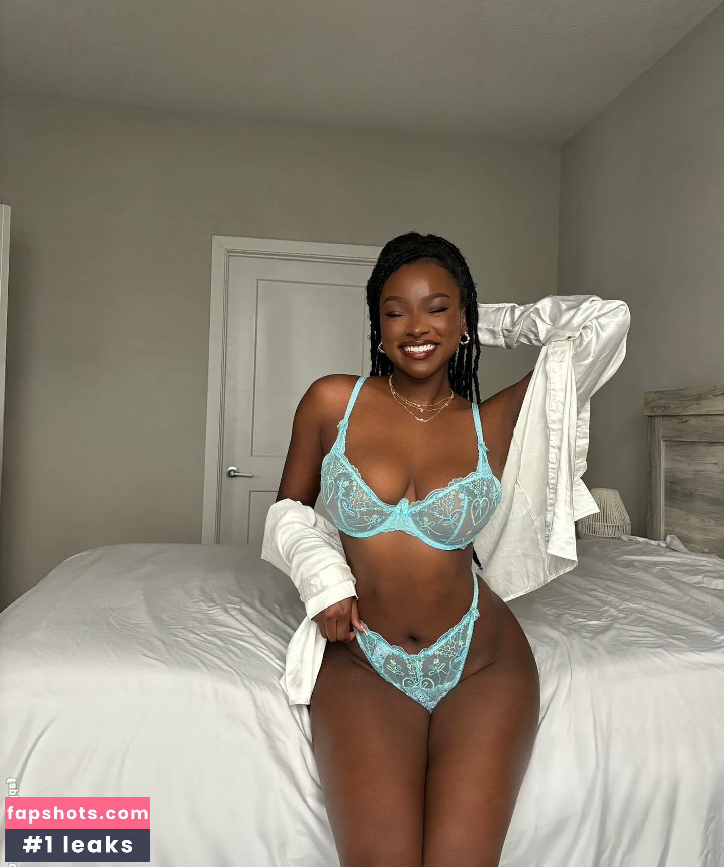 Savannah Perkins gallery photo #9