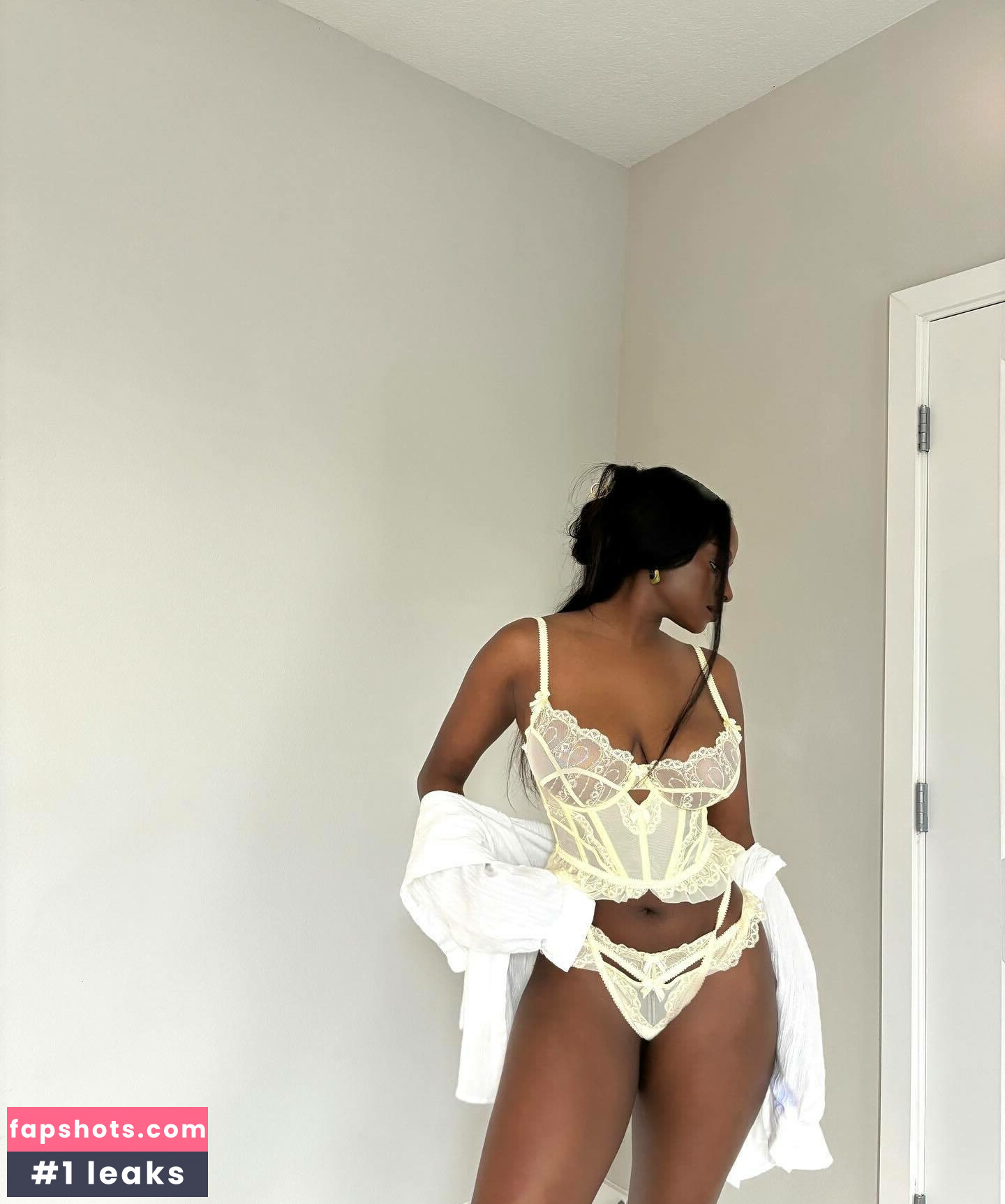 Savannah Perkins gallery photo #10