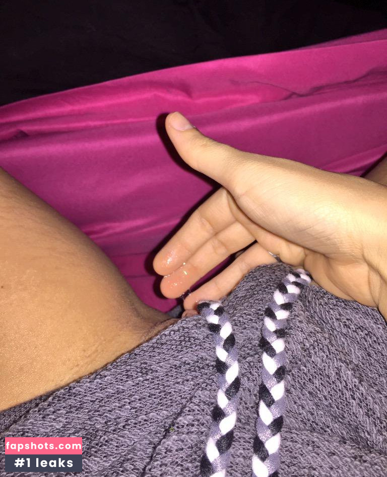 Savannah Roses nude babe gallery