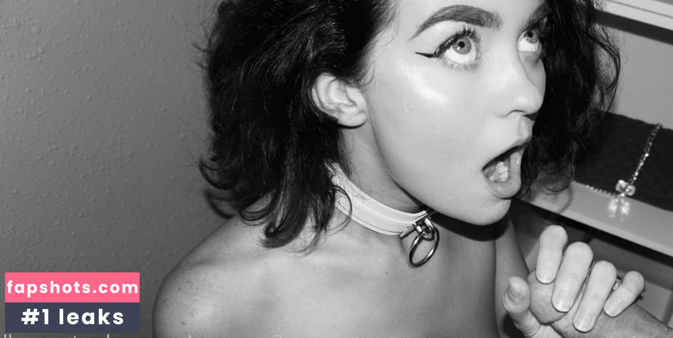 Savannah Small gallery photo #4