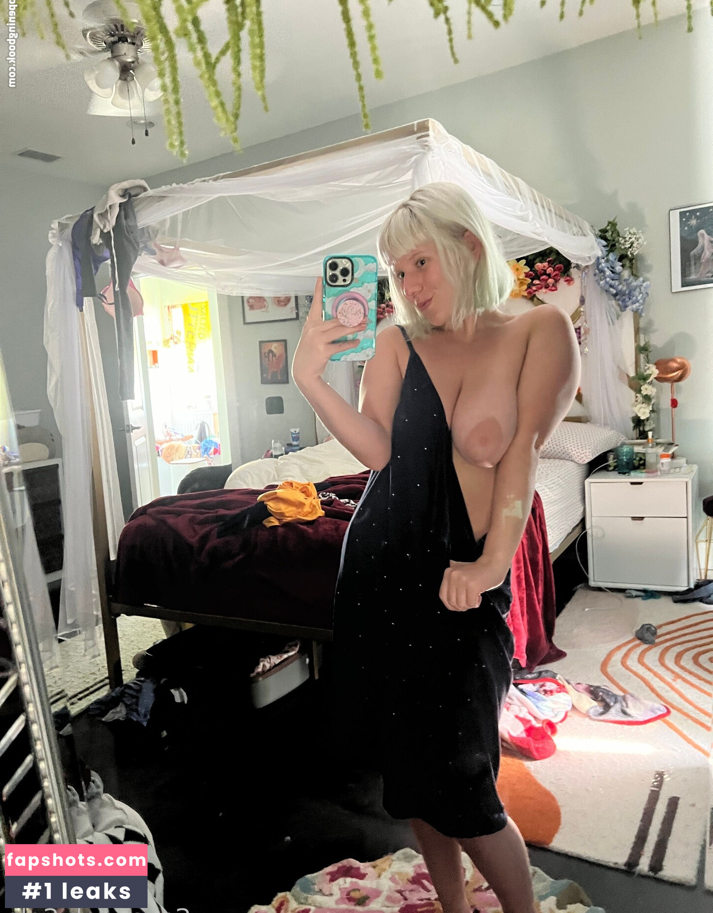 Savannah Solo gallery photo #23