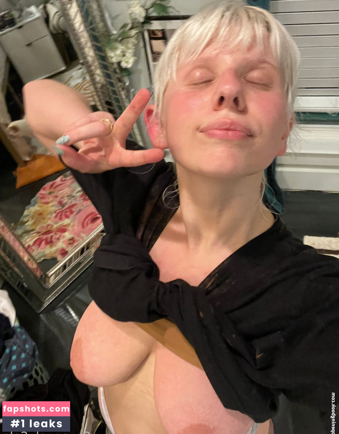 Savannah Solo gallery photo #26