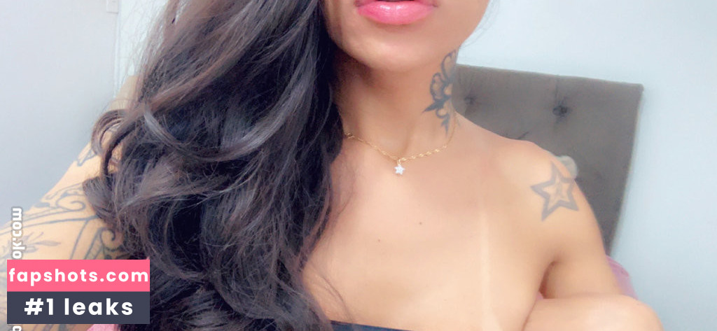 Savitri gallery photo #2