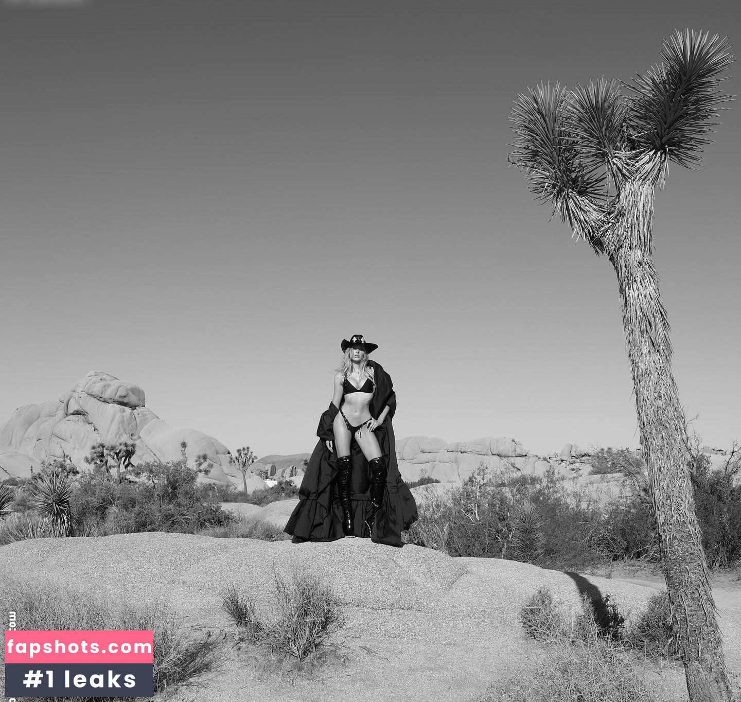 Saxon Sharbino gallery photo #40