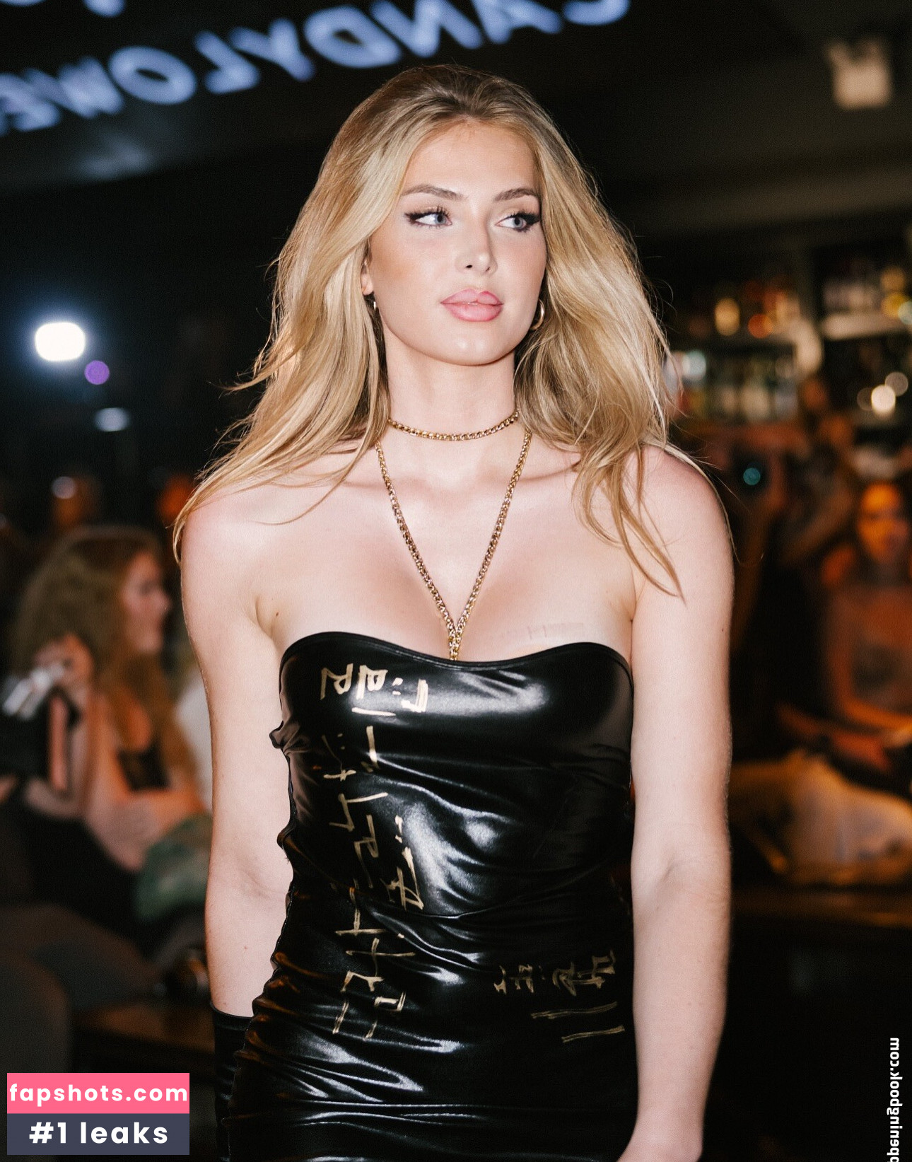 Saxon Sharbino gallery photo #9