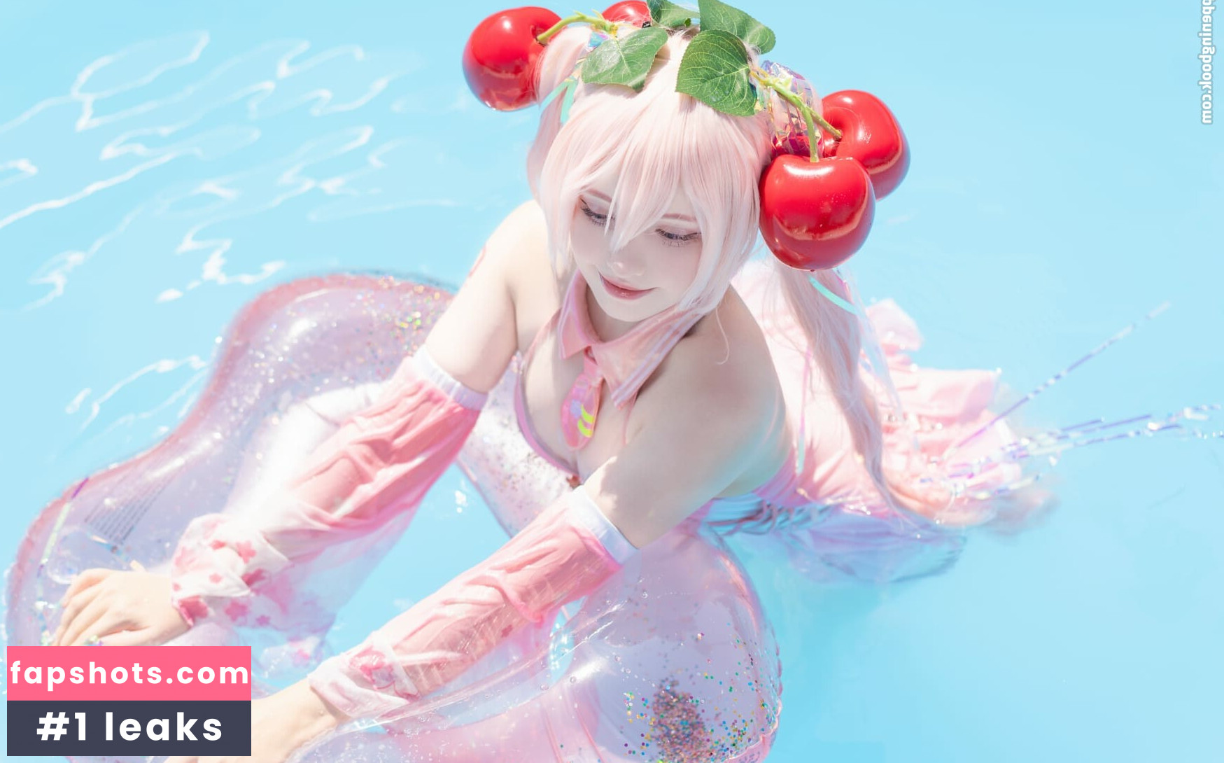 Saya Scarlet gallery photo #12