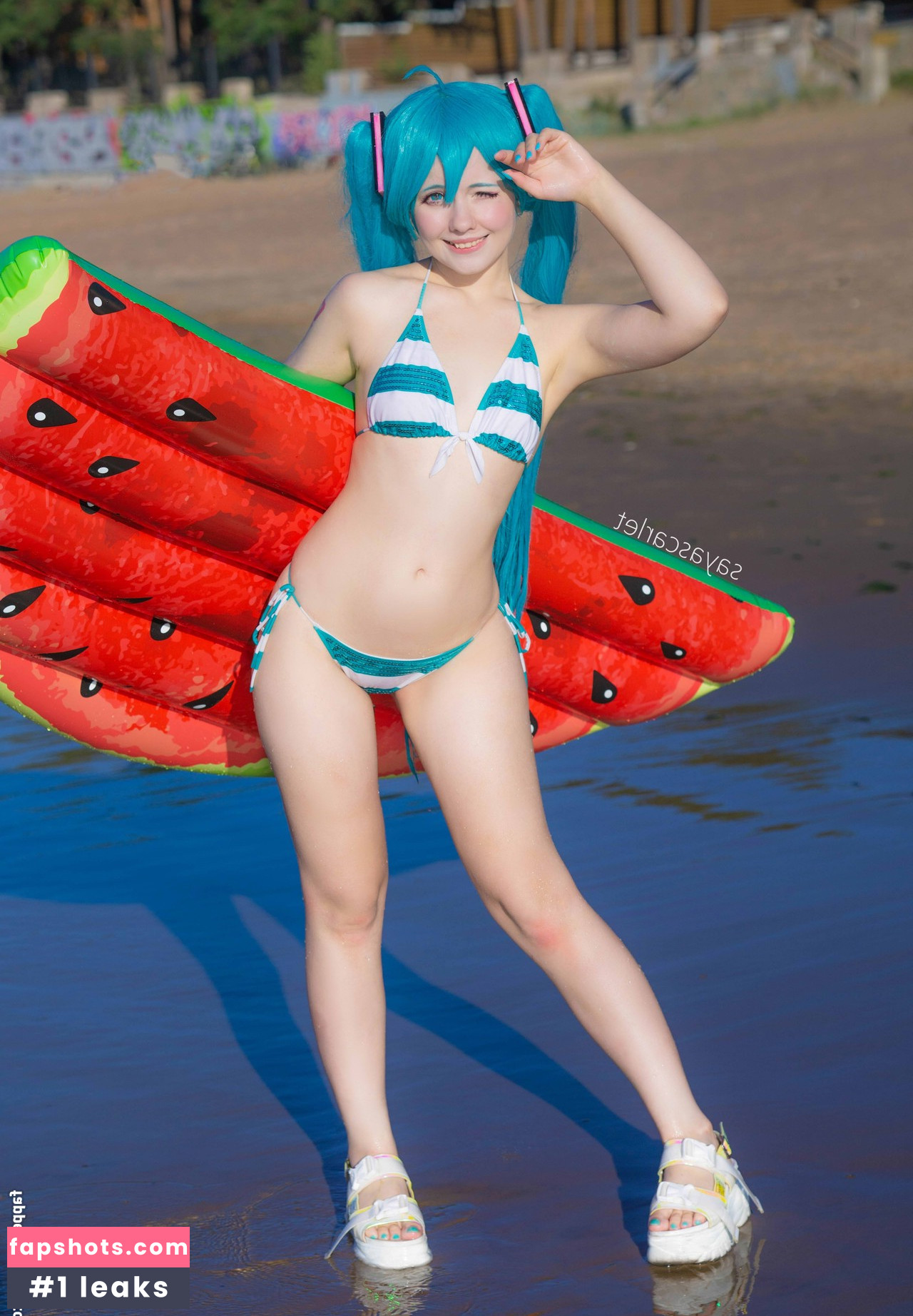 Saya Scarlet gallery photo #111