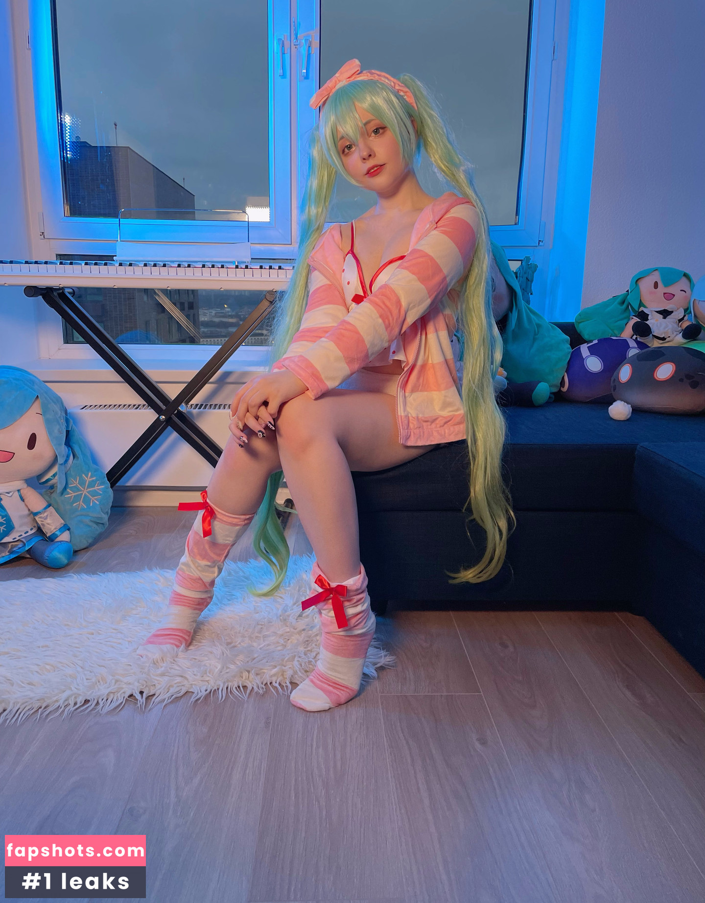 Saya Scarlet gallery photo #118