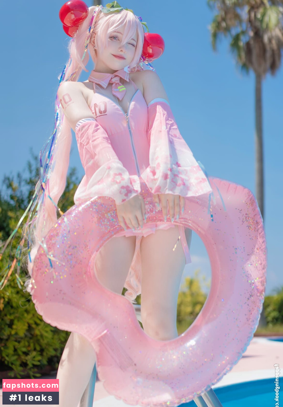 Saya Scarlet gallery photo #13