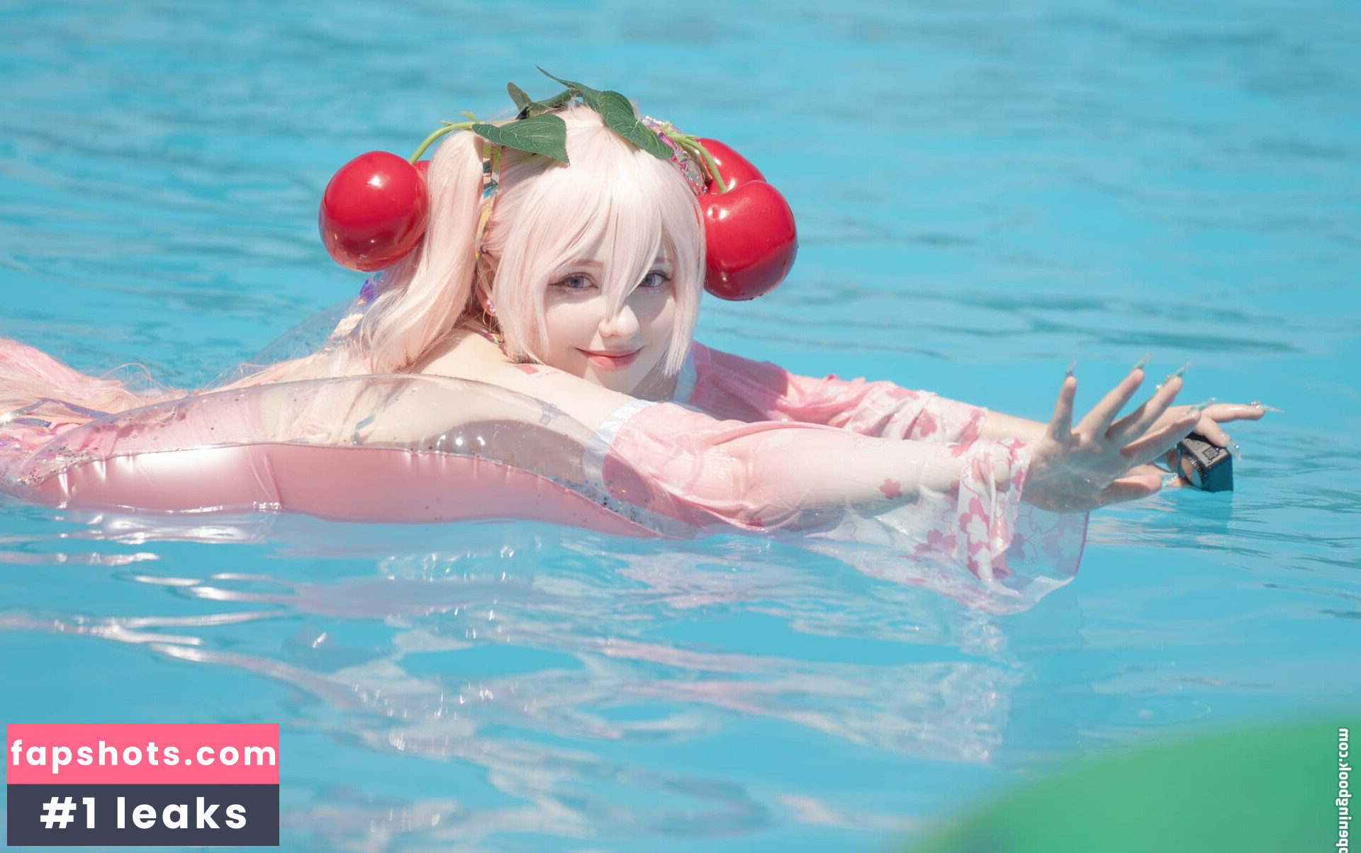 Saya Scarlet gallery photo #17