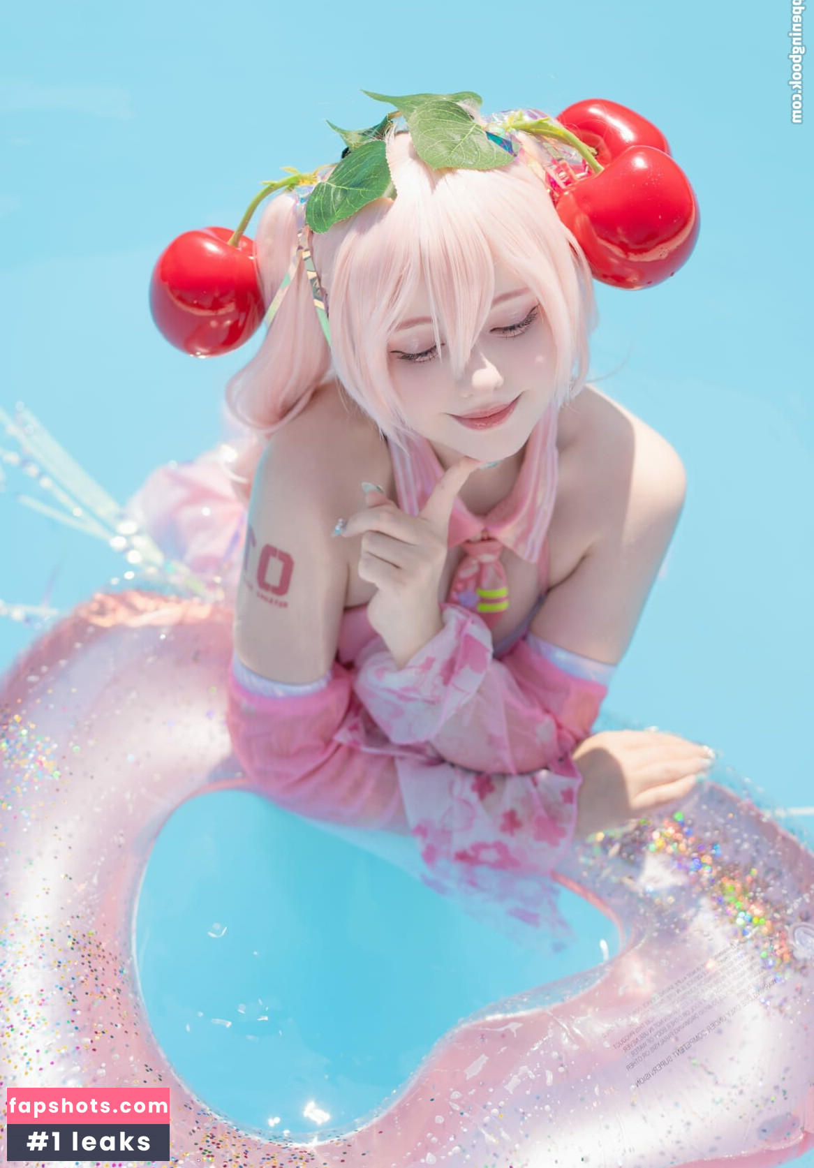 Saya Scarlet gallery photo #18