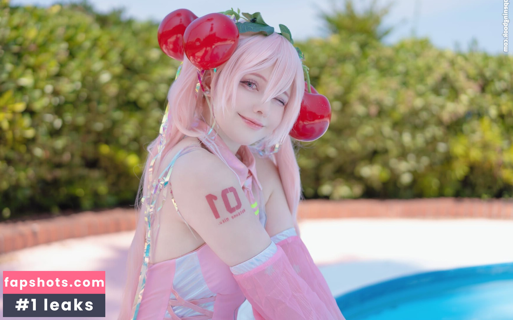 Saya Scarlet gallery photo #19