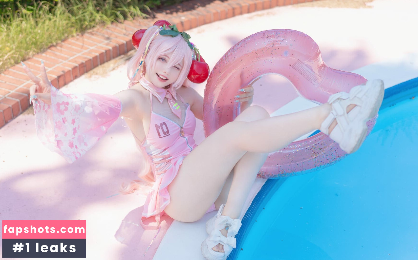 Saya Scarlet gallery photo #23