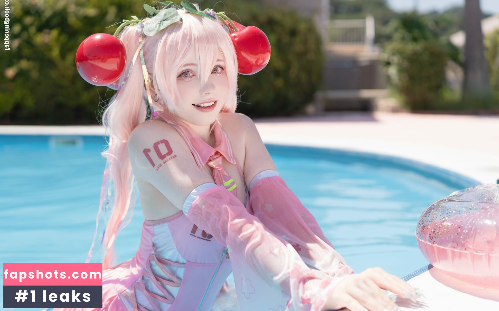 Saya Scarlet gallery photo #25