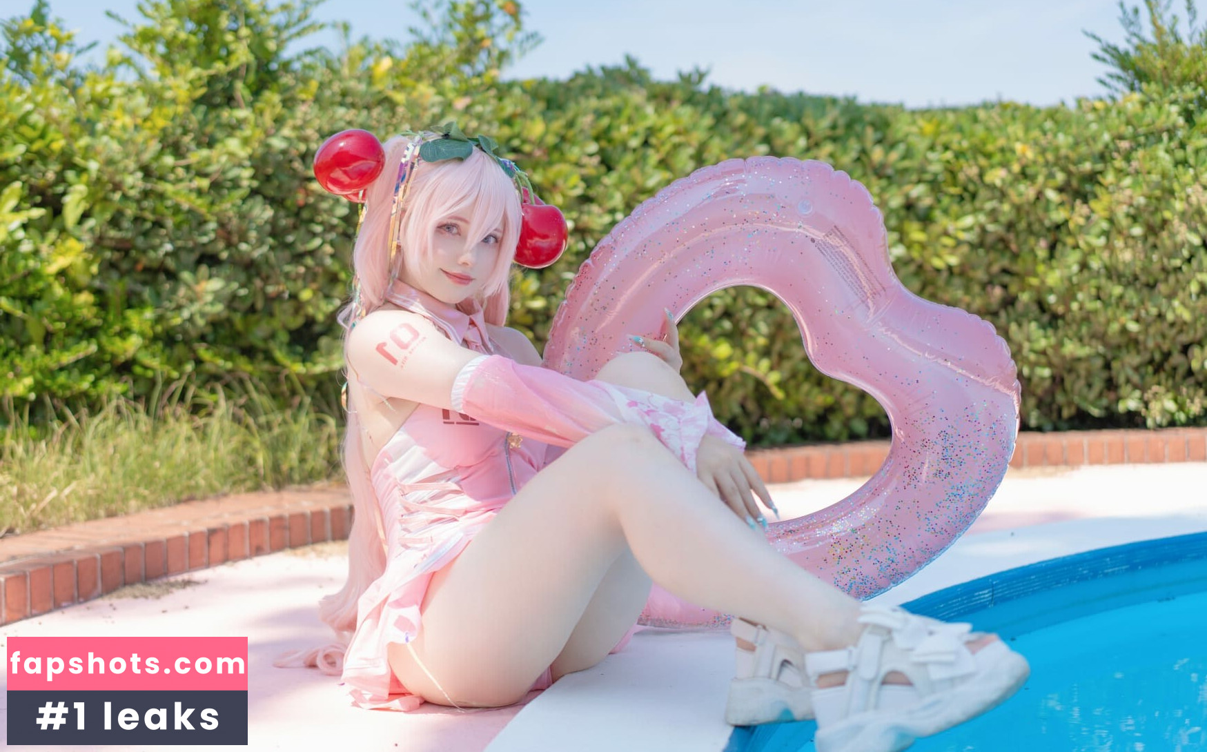 Saya Scarlet gallery photo #26