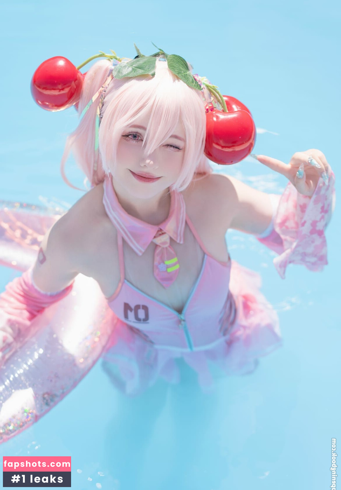 Saya Scarlet gallery photo #28