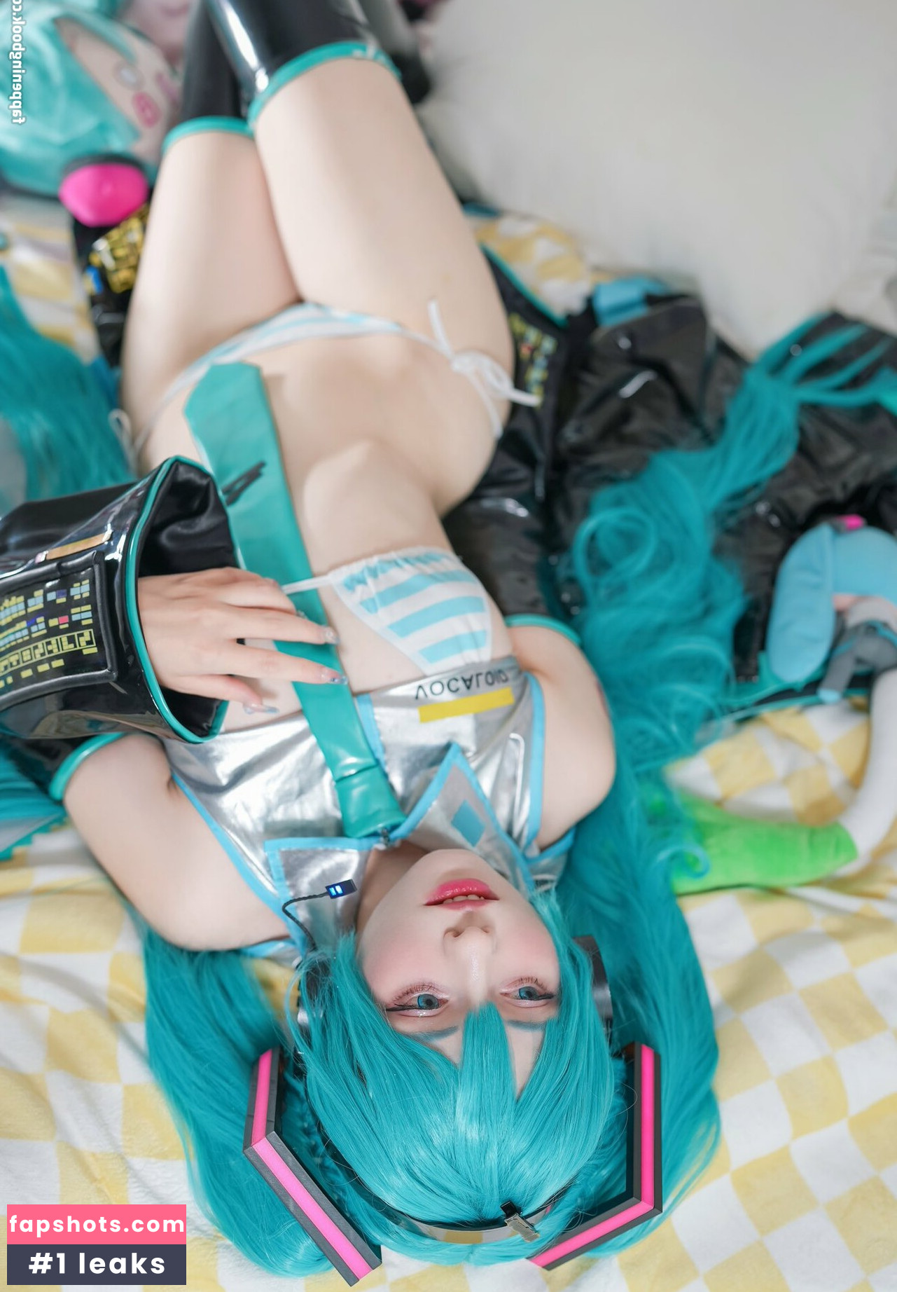 Saya Scarlet gallery photo #31