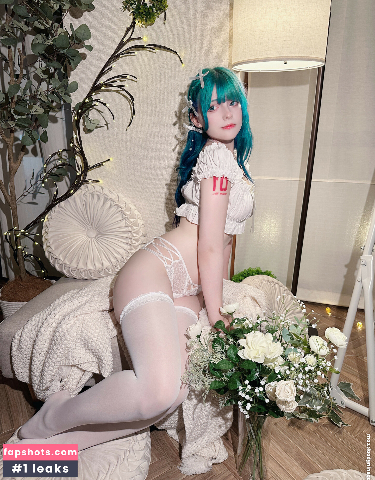 Saya Scarlet gallery photo #56