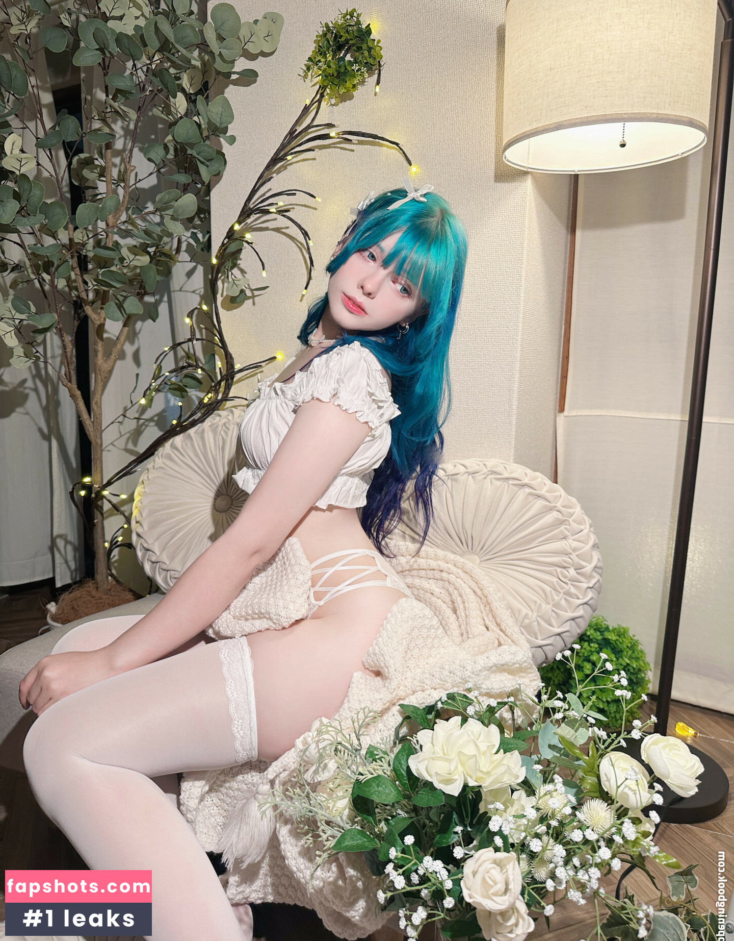 Saya Scarlet gallery photo #57