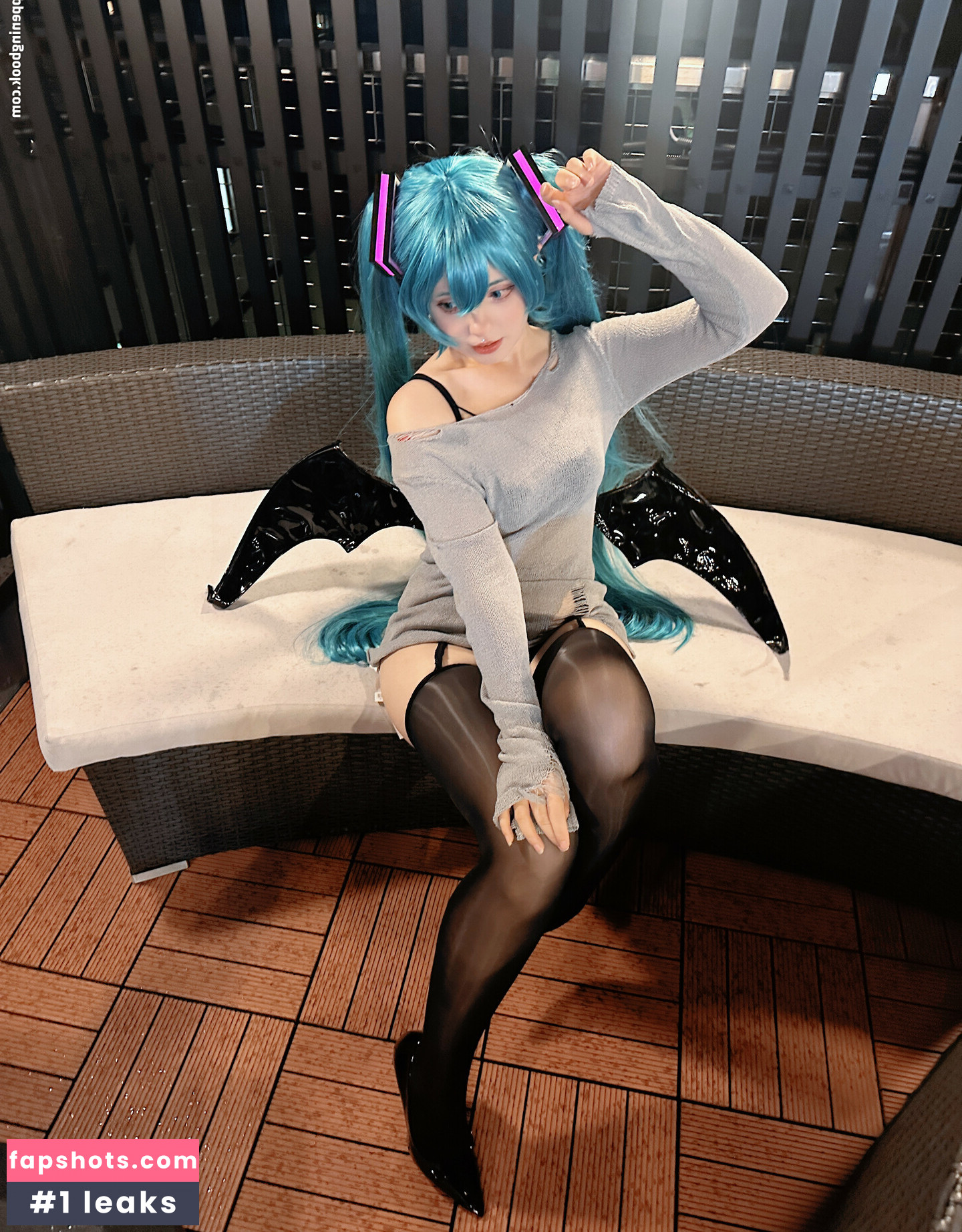 Saya Scarlet gallery photo #71