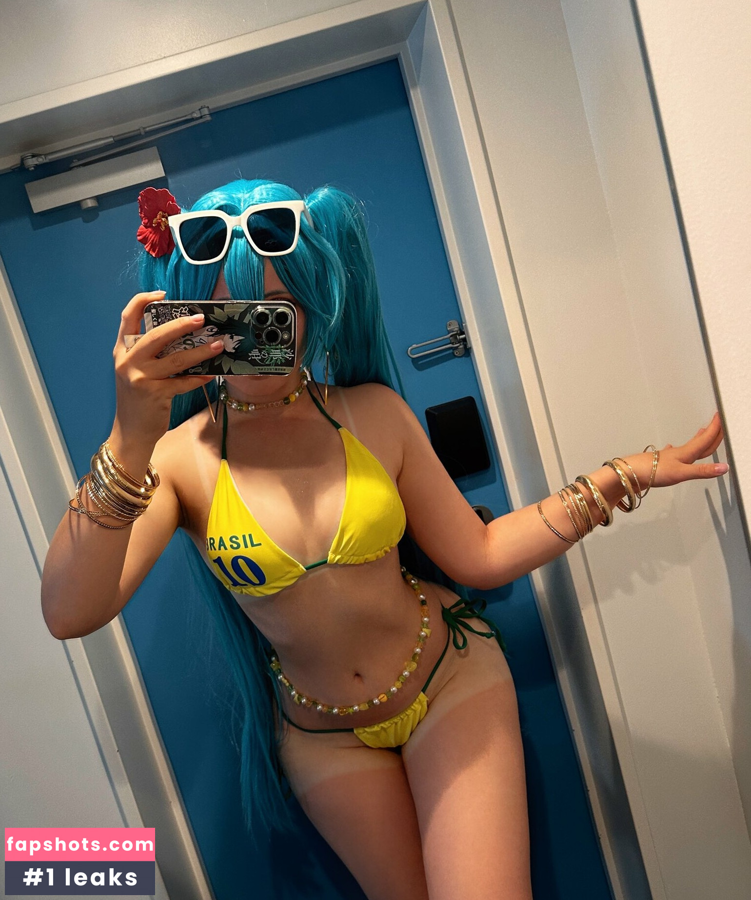 Saya Scarlet gallery photo #72