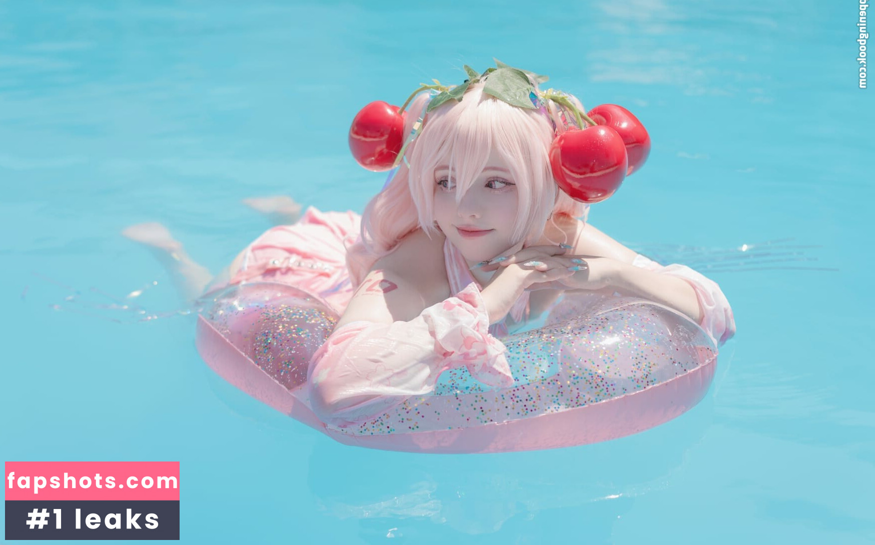 Saya Scarlet gallery photo #9