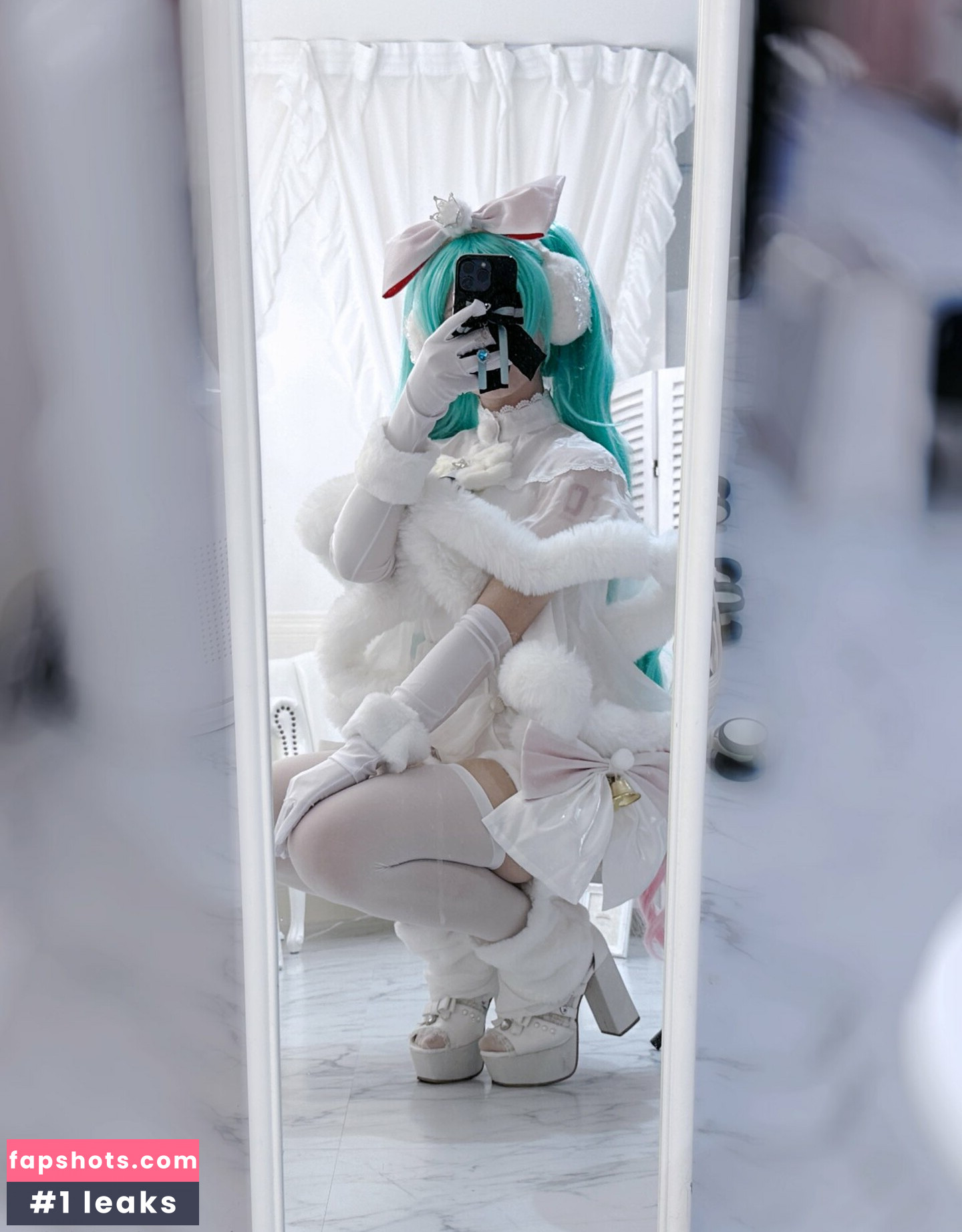 Saya Scarlet gallery photo #85