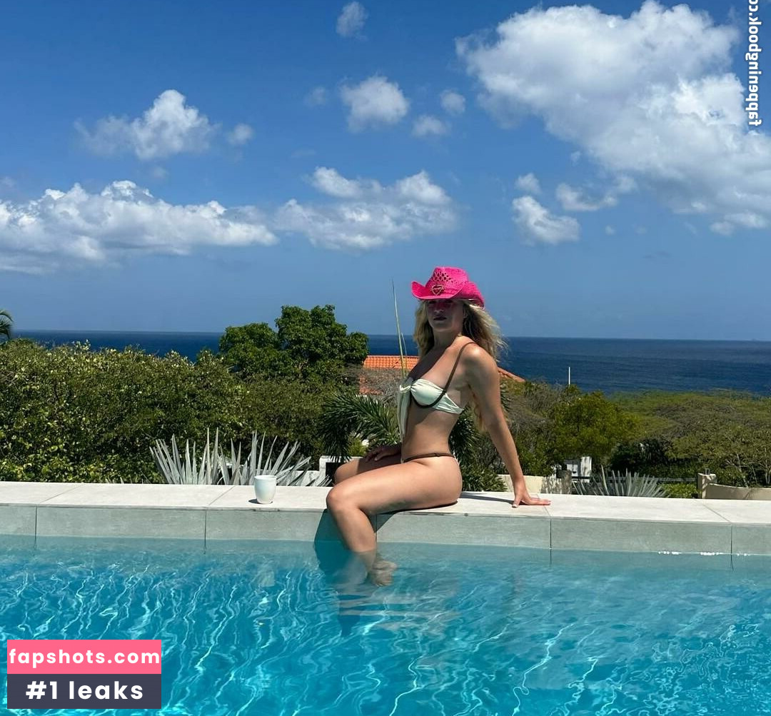 Scarlet Aviram Nude Leaks OnlyFans Photos #9 - LeakJerk