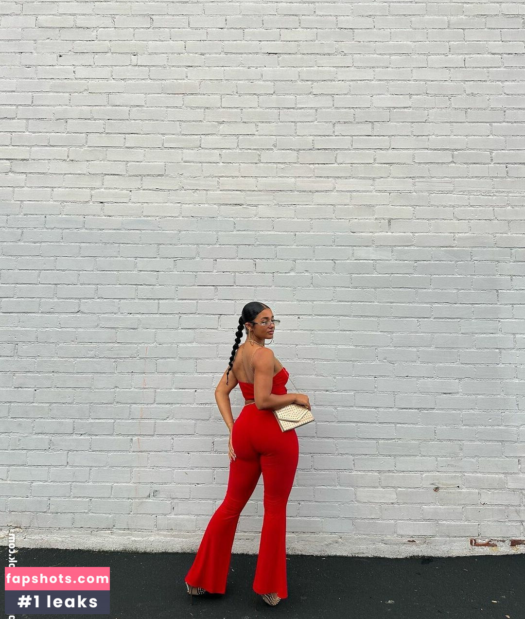 Scarlet May gallery photo #3