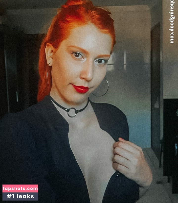 Scarlet-moon gallery photo #4