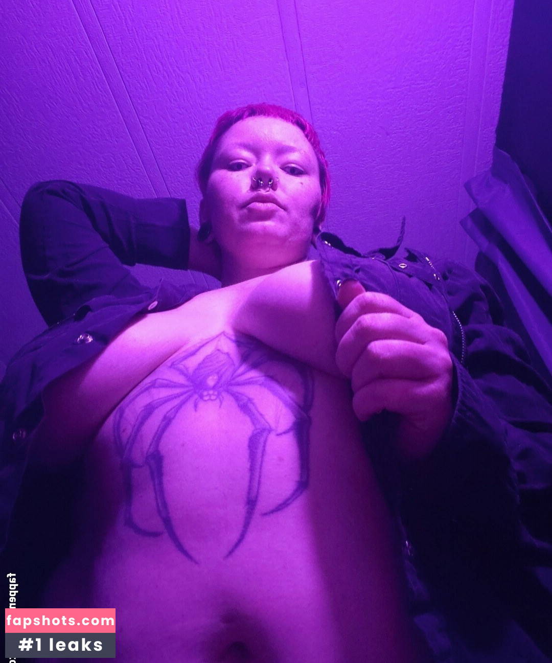 Scarletpyro nude babe gallery