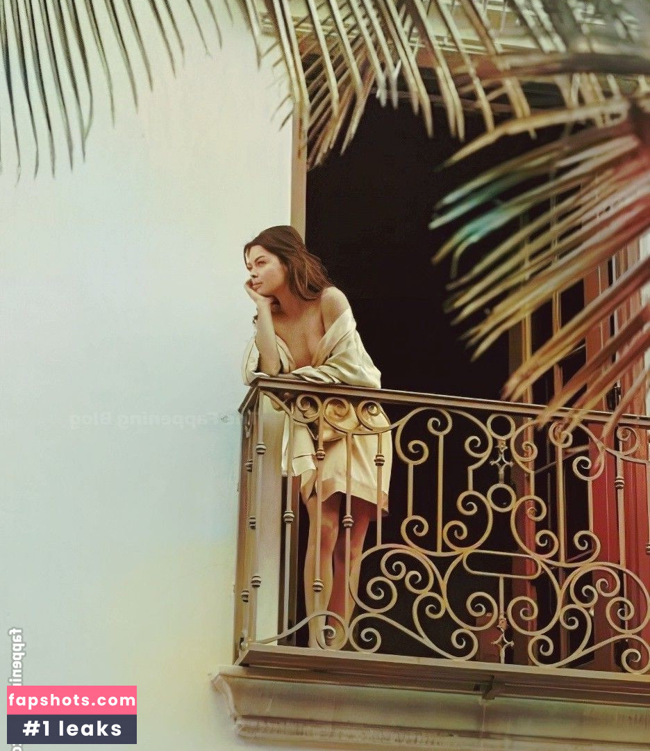 Scarlett Byrne gallery photo #9