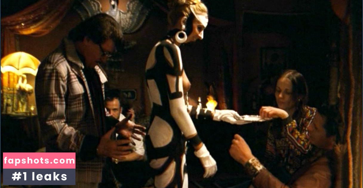 Scarlett Schwarze gallery photo #3