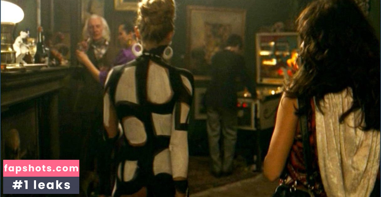 Scarlett Schwarze nude babe gallery